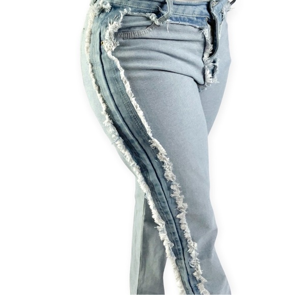 Inside-out Fashion Jeans - Picture 2 of 3